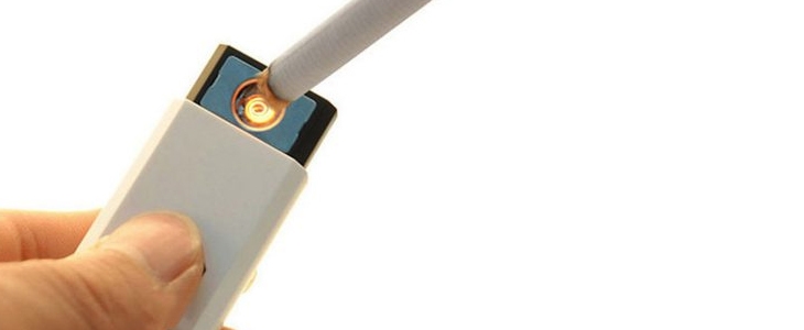 HUDA CENA na žicni USB-vžigalnik z enostavnim polnjenem - Kuponko.si