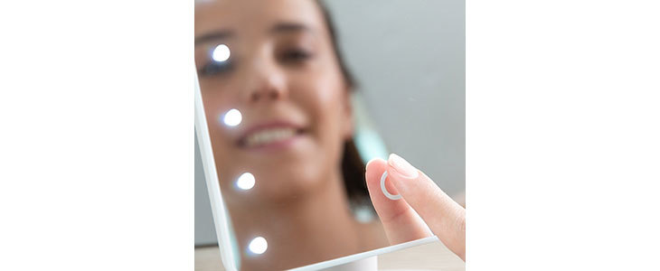 54% popust na namizno kozmetično ogledalo z LED osvetli - Kuponko.si