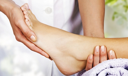 Do 58% popust na pedikuro z masažo stopal ali lakiranje - Kuponko.si