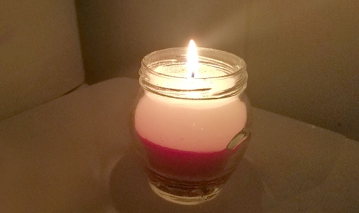 59% popust na ročno izdelano dišečo svečo z vonjem vrtn - Kuponko.si