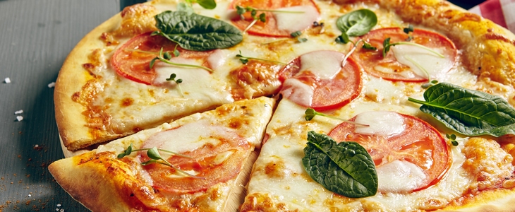 Okusna pizza s 3 dodatki po vaši izbiri v centru presto - Kuponko.si