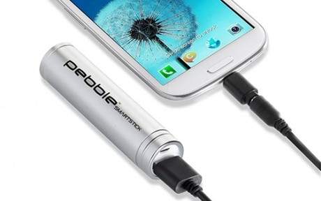 61% popust na potovalni polnilec Pebble Smartstick znam - Kuponko.si