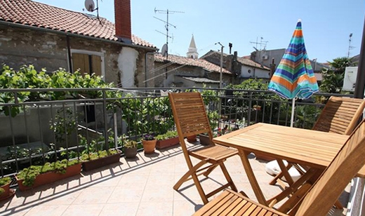 HUDA CENA za oddih v apartmajih v središču ali v okolic - Kuponko.si