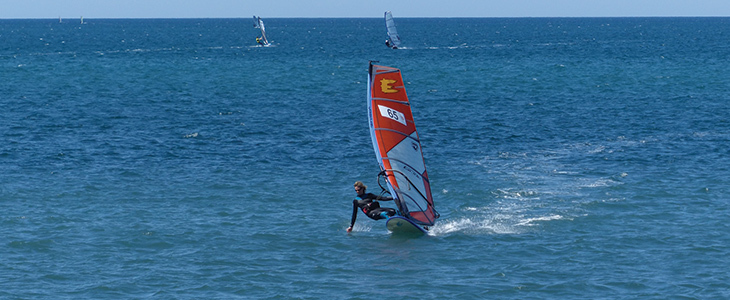 HUDA CENA na 4-urni intenzivni tečaj windsurfinga ali i - Kuponko.si