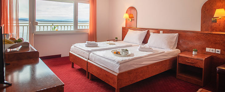 HUDA CENA za oddih v hotelu ob plaži z notranjim bazeno - Kuponko.si