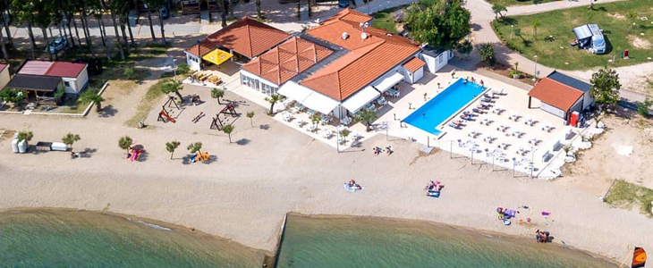 HUDA CENA za počitnice v mobilni hiški ob dolgi peščeni - Kuponko.si