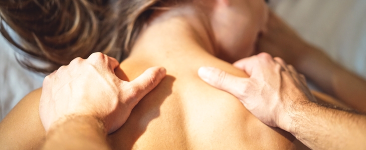 Do HUDA CENA na sproščujočo masažo hrbta ali aromatično - Kuponko.si