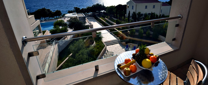 Otok Pag! HUDA CENA za oddih tik ob morju s polpenziono - Kuponko.si