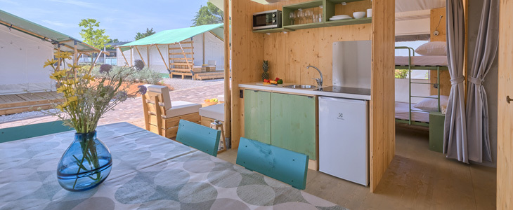 HUDA CENA za najem NOVIH luksuznih glamping šotorov v k - Kuponko.si