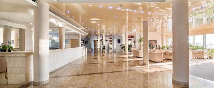 HUDA CENA za oddih s polpenzionom v hotelu tik ob morju - Kuponko.si