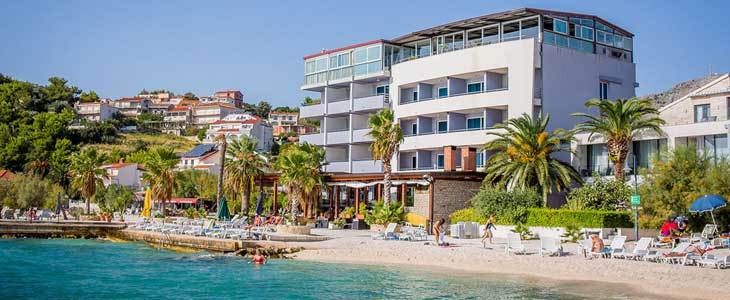 HUDA CENA za oddih v hotelu tik ob plaži s pogledom na - Kuponko.si