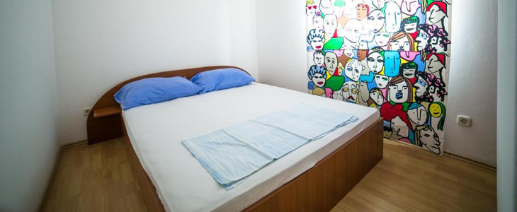 HUDA CENA za najem družinskega apartmaja na Pagu z upor - Kuponko.si