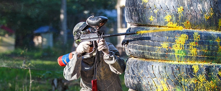 Čas je za zabavo! Do 56% popust na paintball v naravi z - Kuponko.si