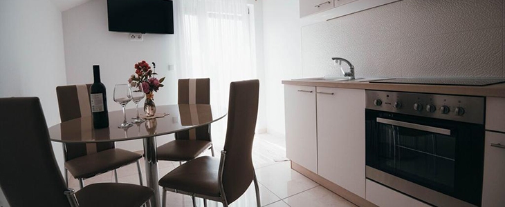 HUDA CENA za najem apartmaja s prostorno teraso v bliži - Kuponko.si