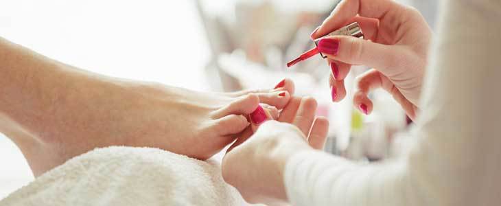 Do 62% popust na klasično pedikuro ali SPA pedikuro z l - Kuponko.si