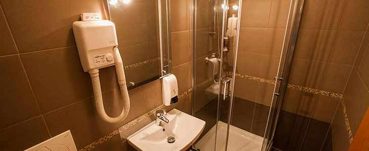 HUDA CENA za wellness zasebni zakup v dvoje v prenovlje - Kuponko.si