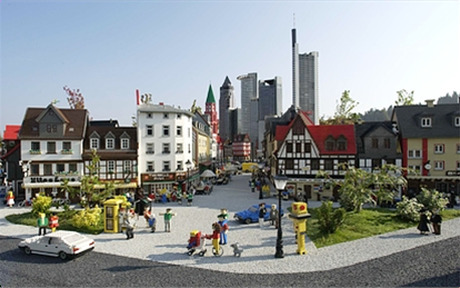 HUDA CENA za enodnevni izlet v nemški Legoland z vstopn - Kuponko.si