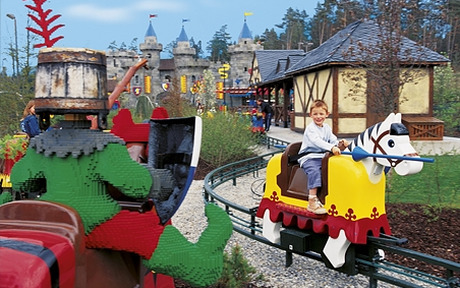 HUDA CENA za enodnevni izlet v nemški Legoland z vstopn - Kuponko.si