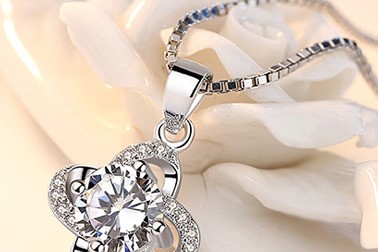 Spletna prodaja Ah Group, SREBRNA VERIŽICA S SWAROVSKI® Spletna prodaja Ah Group, SREBRNA VERIŽICA S SWAROVSKI®