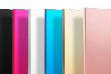 Univerzalna Power bank baterija za polnjenje 2 naprav Univerzalna Power bank baterija za polnjenje 2 naprav