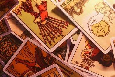 Vedeževanje z Lenormand kartami z izkušeno vedeževalko Vedeževanje z Lenormand kartami z izkušeno vedeževalko