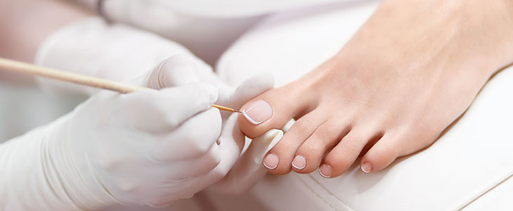 Salon Pedipet: SPA pedikura z masažo, lakiranjem - Kuponko.si