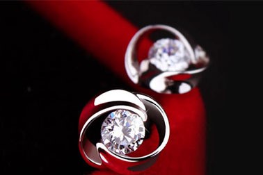 Visokokakovostni uhani s Swarovski® kristali Visokokakovostni uhani s Swarovski® kristali