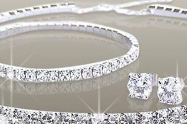 Vrhunski 4-delni set nakita s kristali Swarovski® Vrhunski 4-delni set nakita s kristali Swarovski®