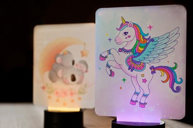 Personalizirana lučka na pleksi steklu Personalizirana lučka na pleksi steklu