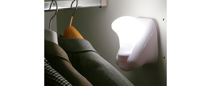LED ročna svetilka, 2x + 2x GRATIS - Kuponko.si