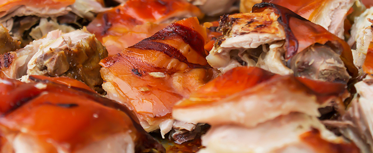 Pečenjara Balkan Grill: pečen odojek - Kuponko.si