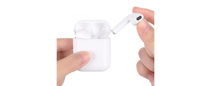 BREZŽIČNE BLUETOOTH SLUŠALKE S POLNILNO POSTAJO - Kuponko.si