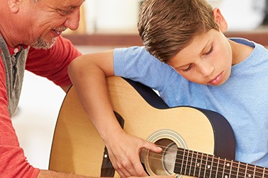 Glasbena šola Z Lahkoto: tečaj učenja igranja kitare
