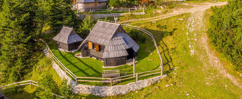 Velika planina resort, najem pristne koče - Kuponko.si