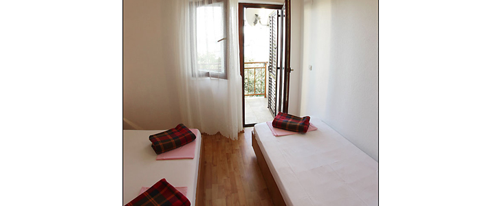 Apartmaji Marinko Naglić - Karlobag - Kuponko.si