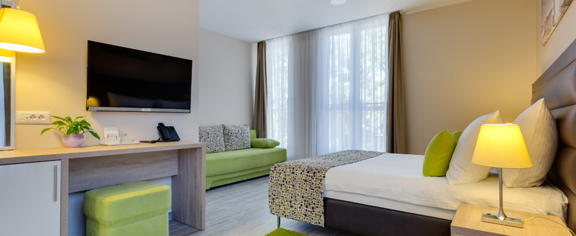 Hotel Pinija 4*, Petrčane: 2x nočitev s polpenzionom - Kuponko.si