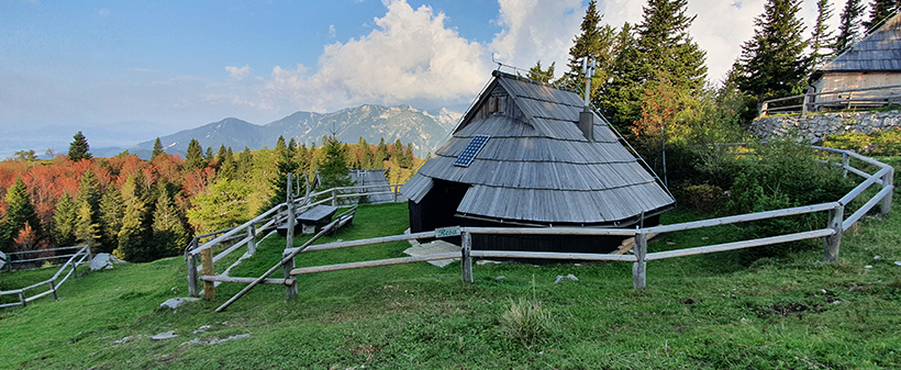 Velika planina resort, najem pristne koče - Kuponko.si