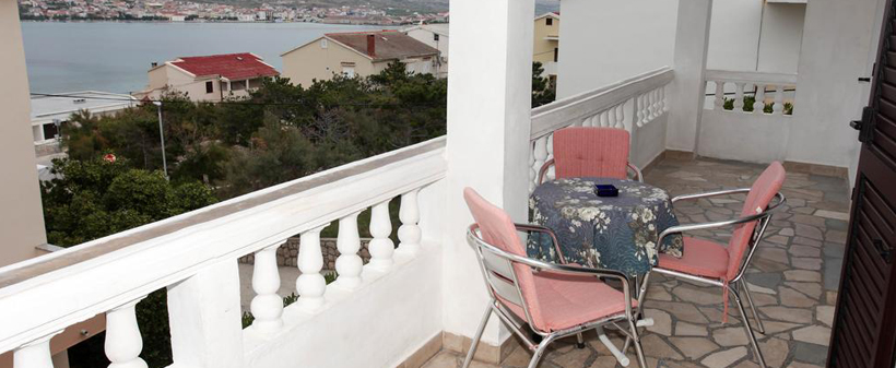 Apartmaji Salis 3*, Pag: oddih na morju kupon - Kuponko.si