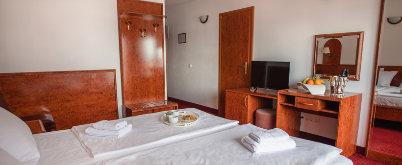 Hotel Mediteran 3*, Cirkvenica: oodih za 2, polpenzion - Kuponko.si
