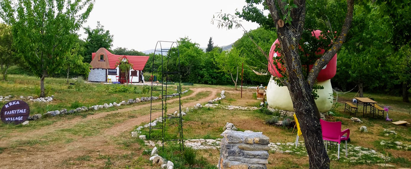 Krka fairytale village: 2x nočitev v mobilni hiški - Kuponko.si