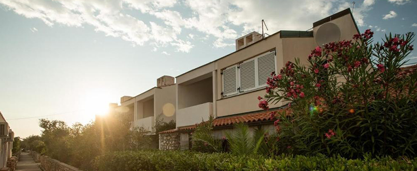 Turistično naselje Gajac, Pag: počitnice v apartmaju - Kuponko.si