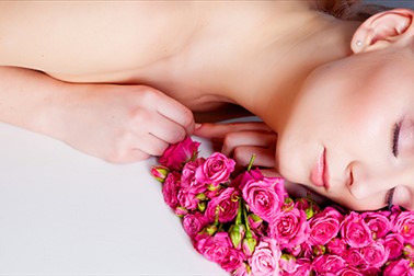 Salon Sprostilni kotiček: masaža telesa z oljem vrtnice
