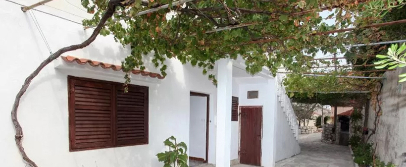 Apartmaji Salis 3*, Pag: oddih na morju kupon - Kuponko.si