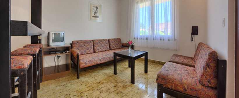 Apartmaji Medena 3*/4*, Seget Donji (Trogir) - Kuponko.si