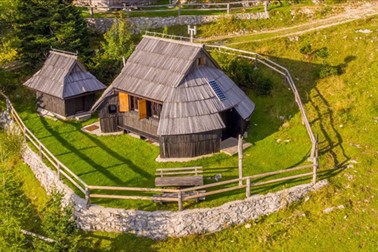 Velika planina resort, najem pristne koče Velika planina resort, najem pristne koče