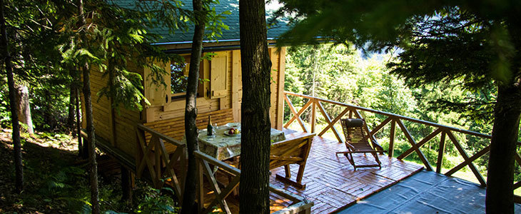 Oddih v glamping hiški v neokrnjeni naravi - Kuponko.si