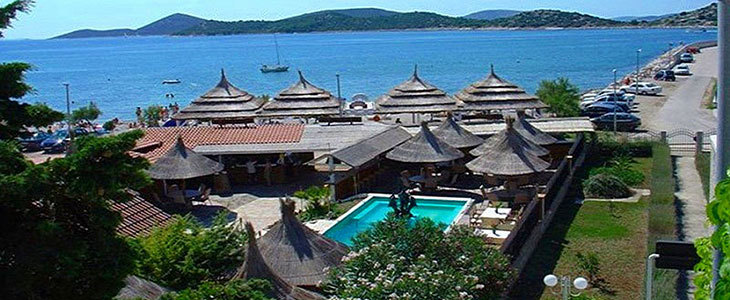 Movie Resort, Tribunj: 5x nočitev s polpenzionom - Kuponko.si