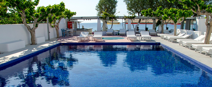 RK Beach hotel**** na otoku Santorini v Grčiji - Kuponko.si