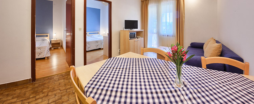 Apartmaji Medena 3*/4*, Seget Donji (Trogir) - Kuponko.si