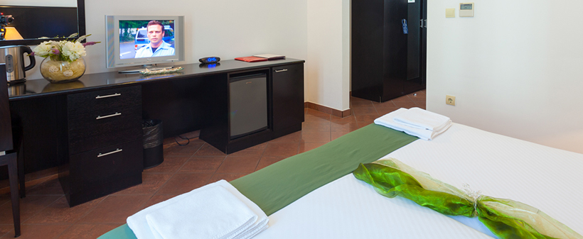 Hotel Milenij 4*, Makarska: hotel na plaži - Kuponko.si